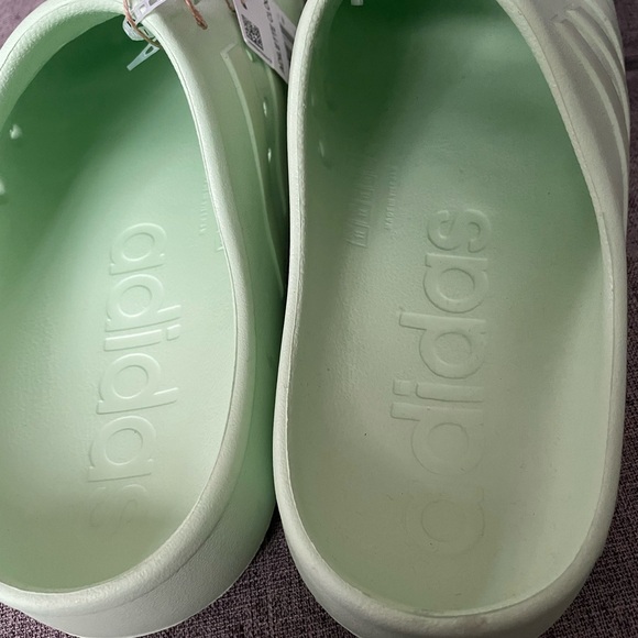 Adidas Adilette Unisex Clog Pastel Green Slip on
Style IF0793 New M 11 W 12 - Picture 6 of 10